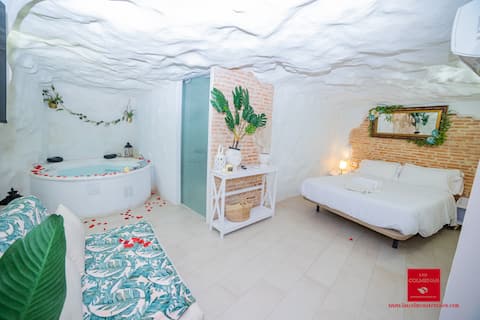 Cave suite with jacuzzi