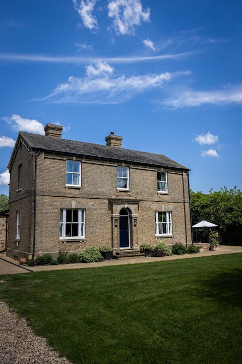 Stunning farmhouse in Cambridgeshire countryside