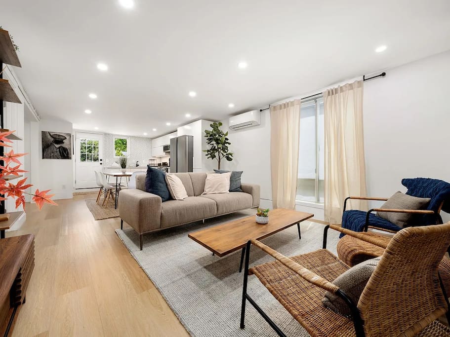 Modern Victorian by Downtown  Riverwalk