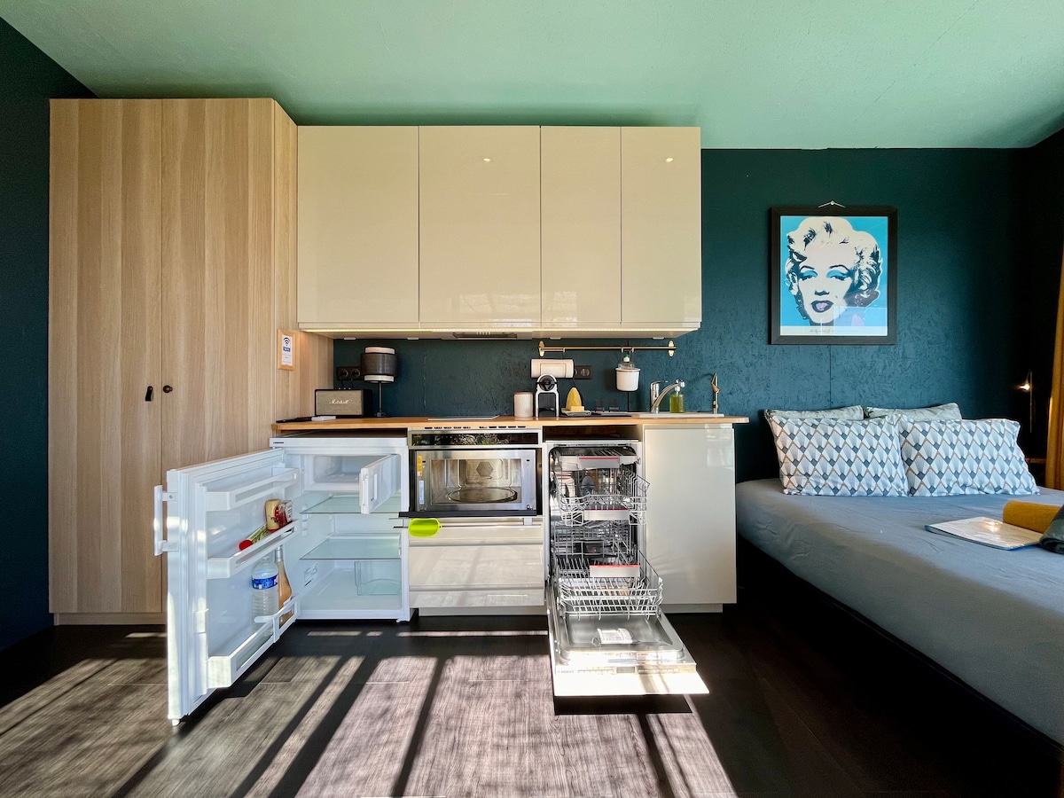 Airbnb performant: Panoramic sea view • Private lodge in Èze à Èze