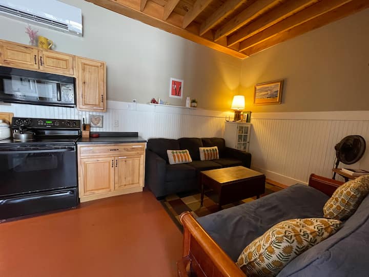 Quaint 1-bedroom Cottage On Blue Ledge Farm - Vermont