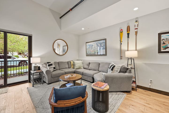 Glacier Avails | Large, Modern & Walk Everywhere! - Whitefish, MT