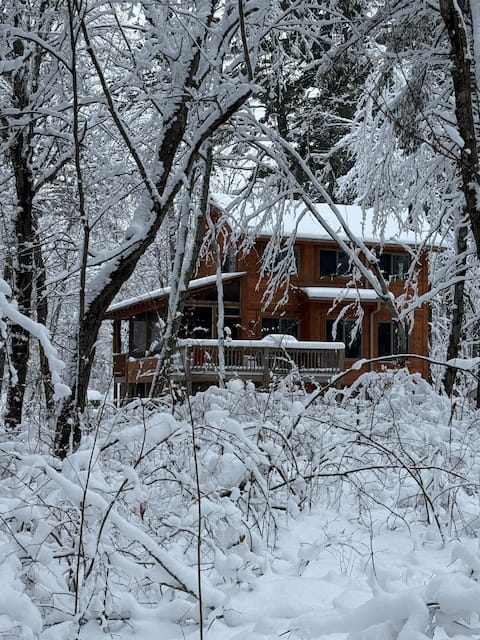 Tranquil Cabin Escape-Surrounded by Nature
