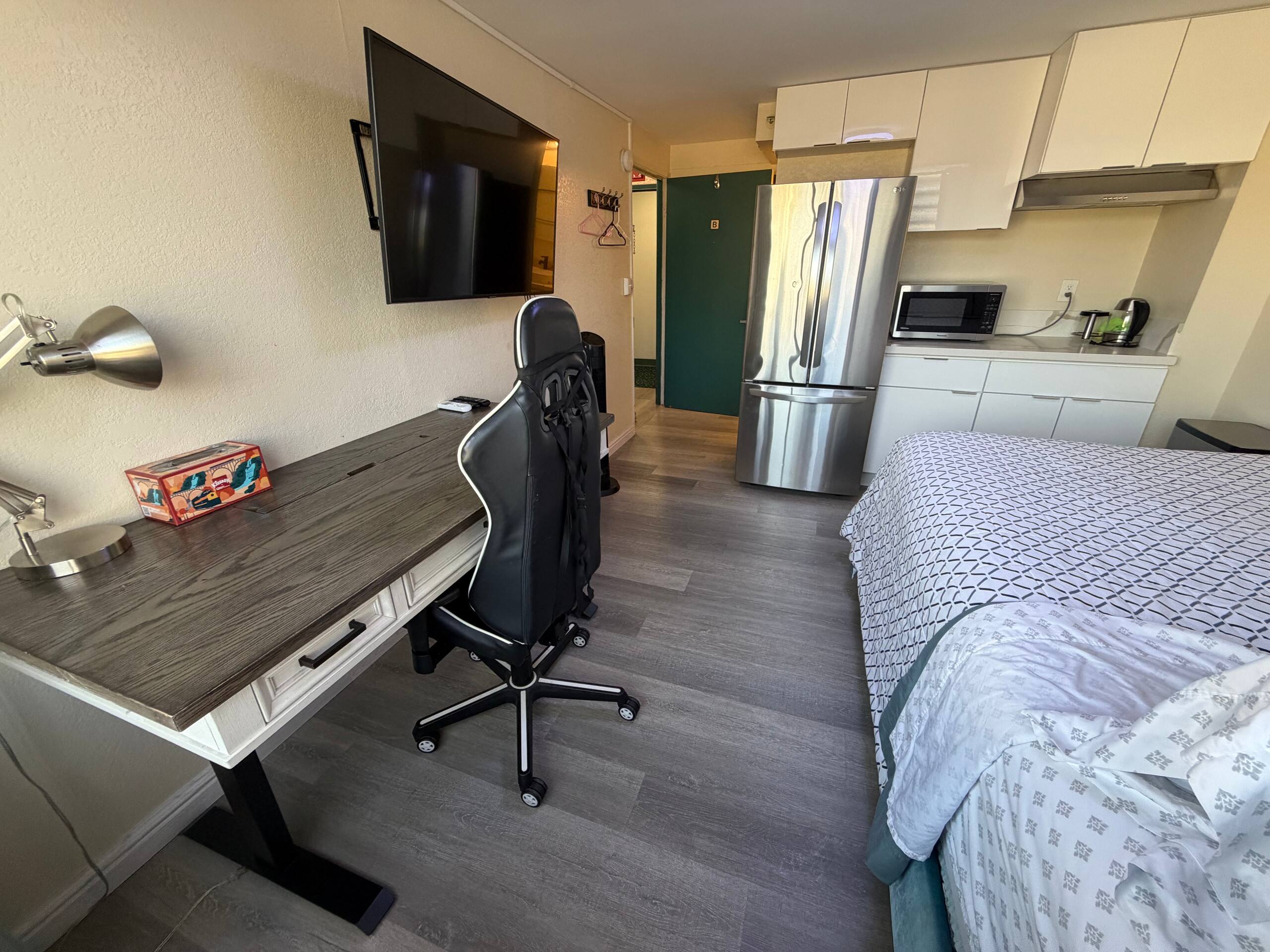 Condo in Honolulu · ★4.88 · Studio · 1 private bath - Image 6