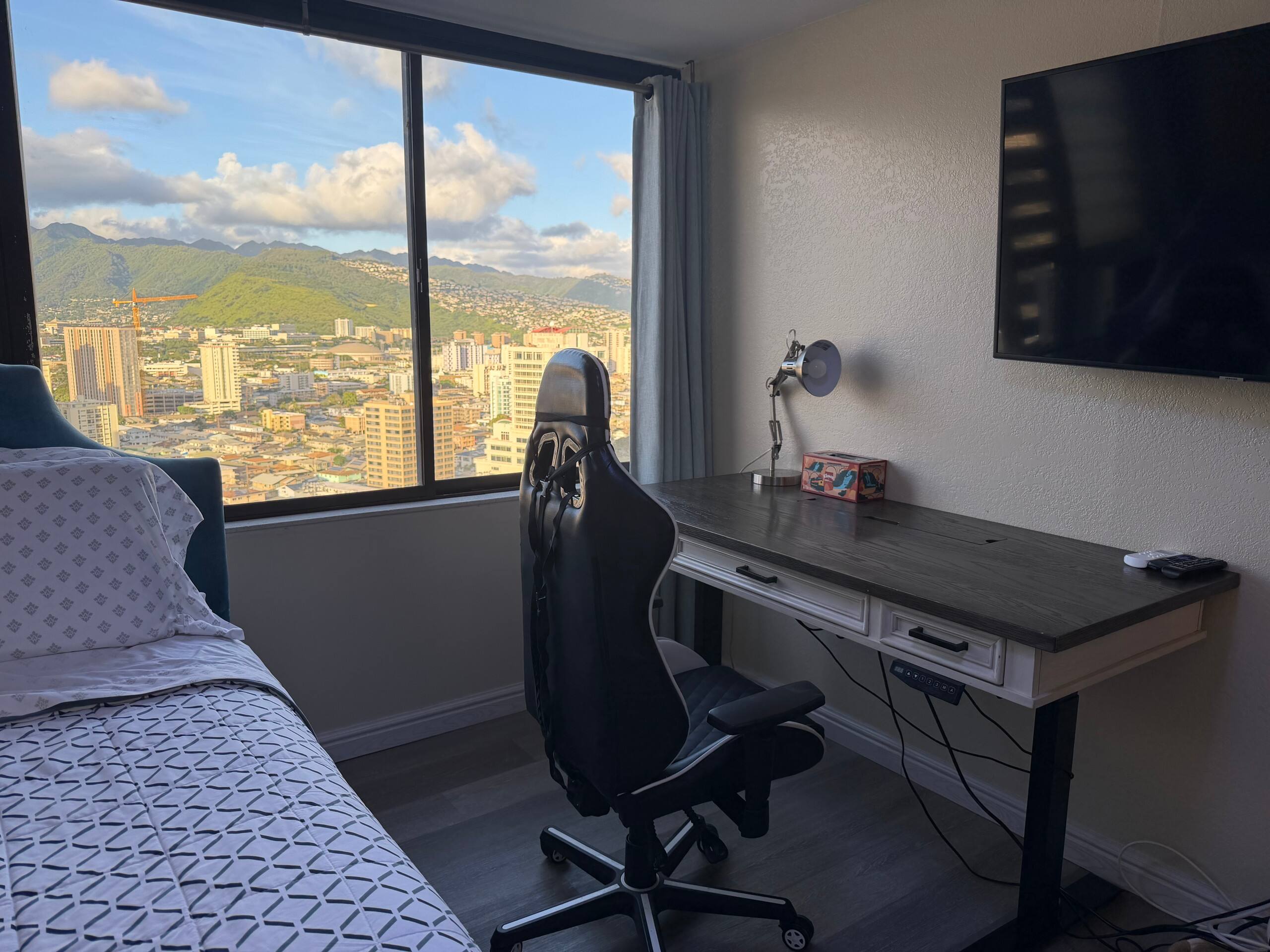 Condo in Honolulu · ★4.88 · Studio · 1 private bath - Image 10