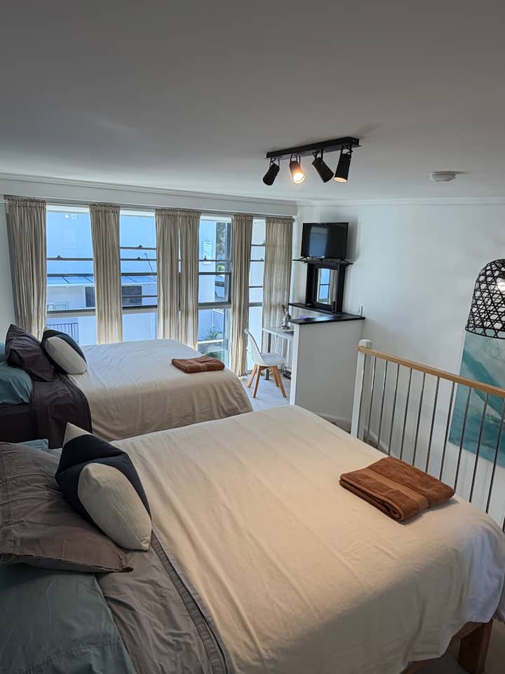 New North Avalon Sunny Loft - North Shore