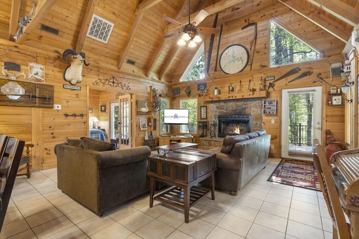 Cabin Near Big Cedar W Hot Tub & Free Tickets - Ridgedale, MO