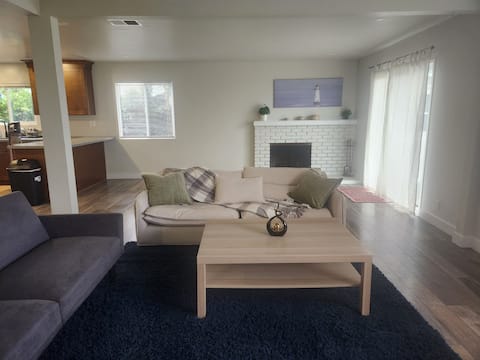 3 bedroom home with bay views. Only minutes away from Napa and San Francisco