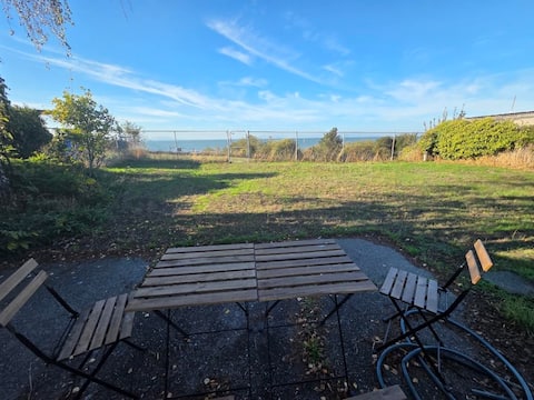 3 bedroom home with bay views. Only minutes away from Napa and San Francisco