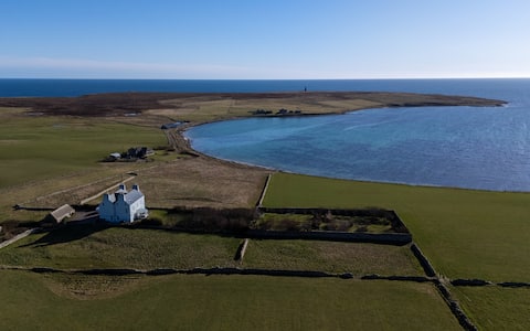 Luxury Beachside Manse Seaviews & Walled Garden