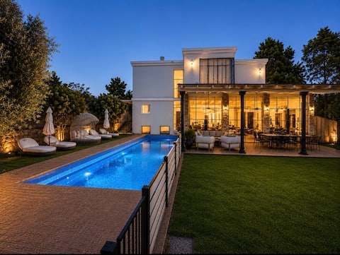 Rustic accommodation with heated pool and view of Gilboa