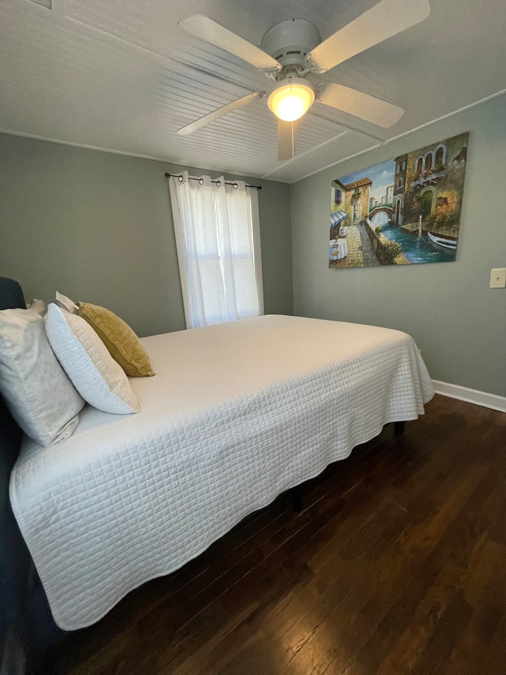 Schlafzimmer 1