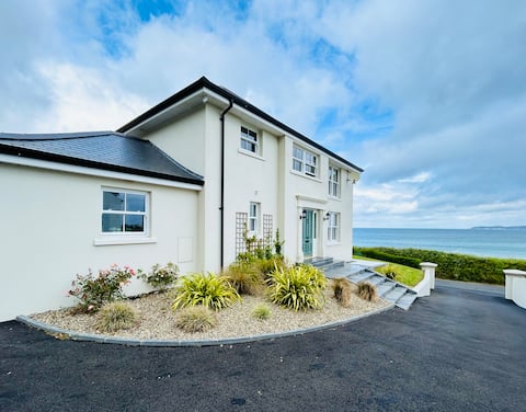 ‘Casanbarra’ - Luxurious beachside villa.