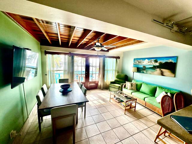 A5-6: Two neighboring condos=privacy in a group! gallery image 5