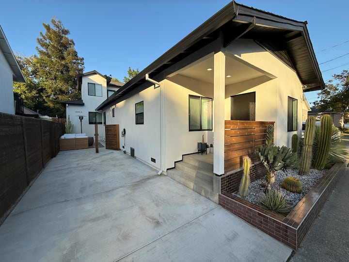 Newly Renovated Midcentury Modern Designed Oasis - Napa, CA