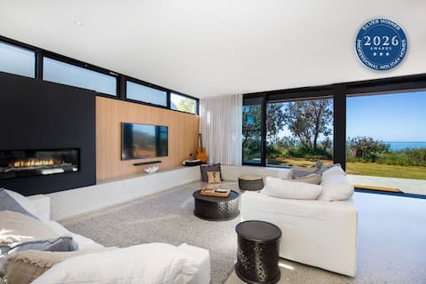 Banksia - Stunning New Absolute Beachfront