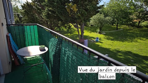 T4, air conditioning, 4 to 9 people, parking, Gramont metro