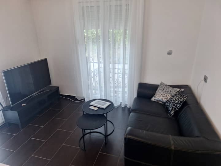 Studio Apartment Close To The Old Town - コトル