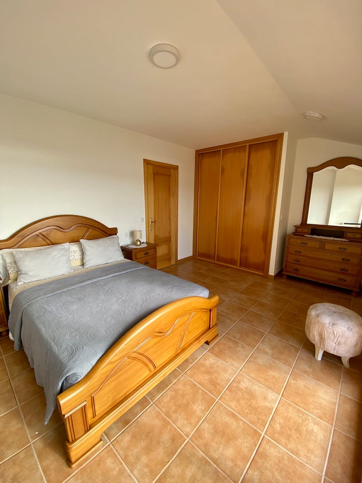 Chumba cha kulala cha kiwango cha juu kilicho na mtaro