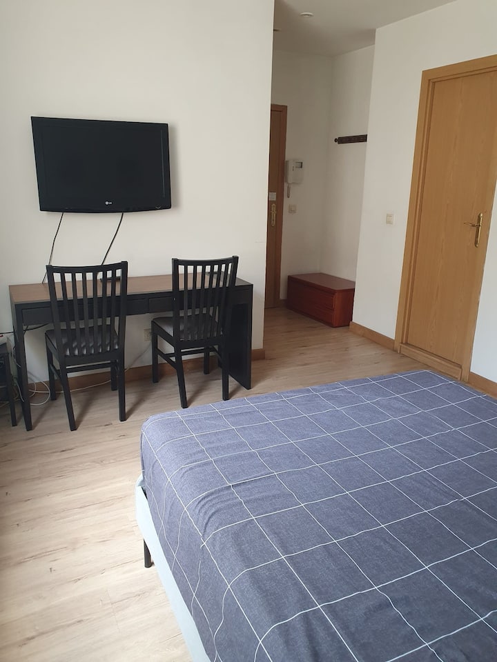 Estudio En Barrio Adelfas - Madrid