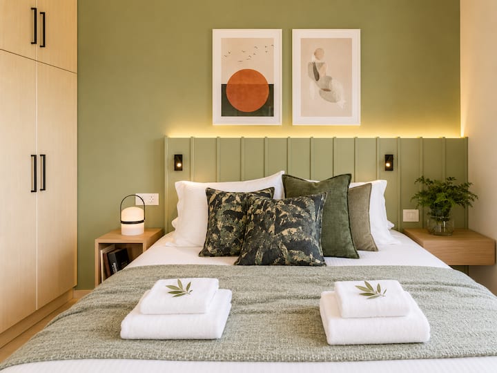 Villa 1 - Ground Floor - Bedroom 2 - Comfortable queen-size bed