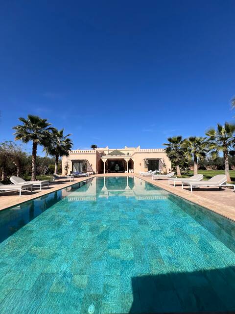 Sumptuous Villa with STAFF INCLUDED
