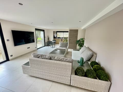 15 km from Lyon, closed parking