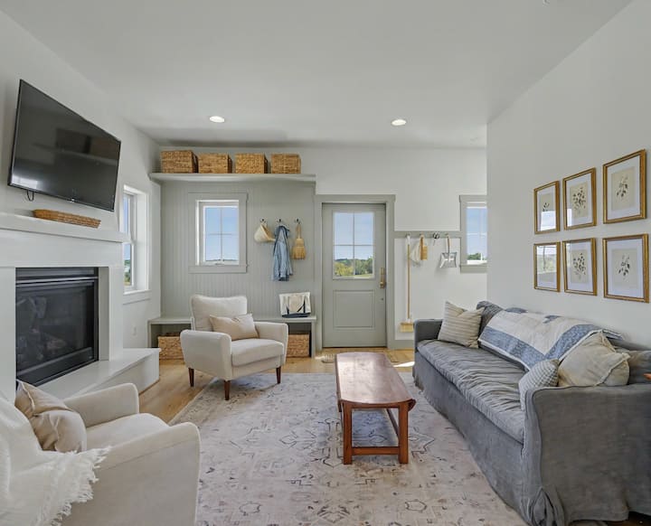 New Modern Farmhouse | Sunset Views & Cozy Luxury - Leesburg, VA