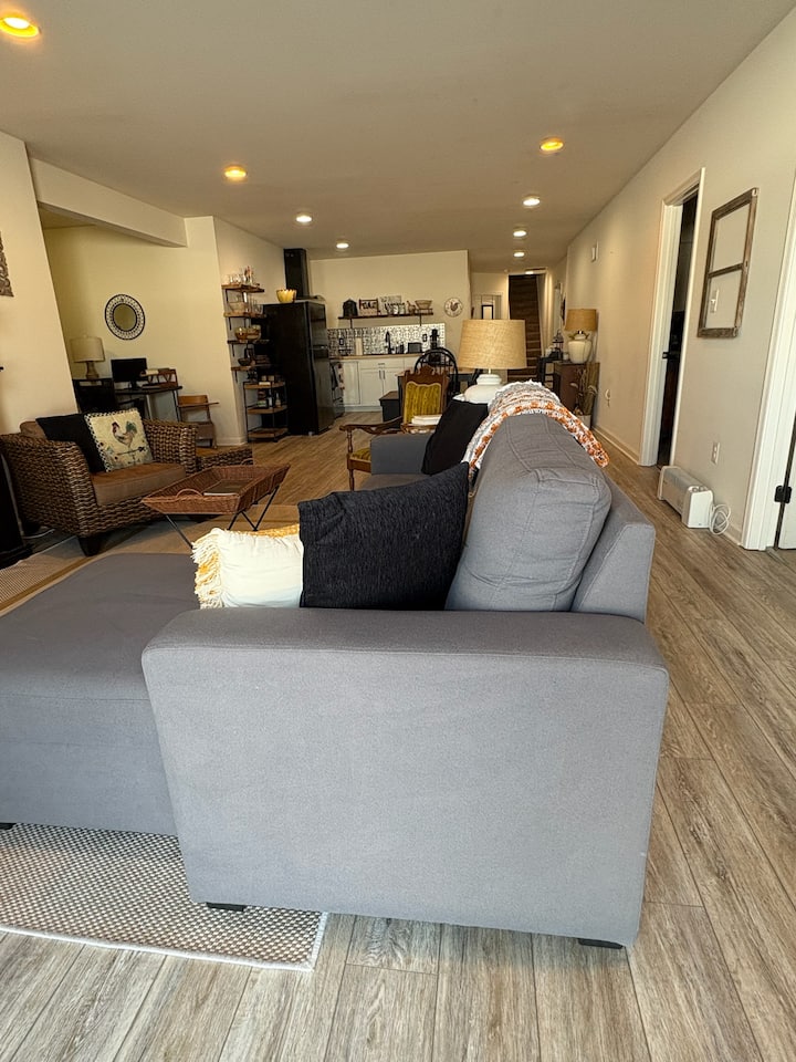 Ub@peace
Fully Separated 2 Bedroom (Lower Level) - Maryland (State)