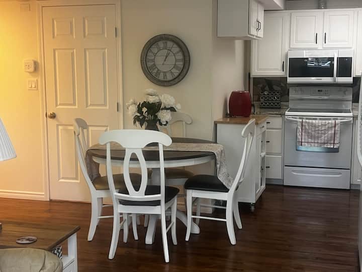 Hlina’s Clean & Comfy Casa, 2 Br - 1 K, 1q, Deck - Prince George