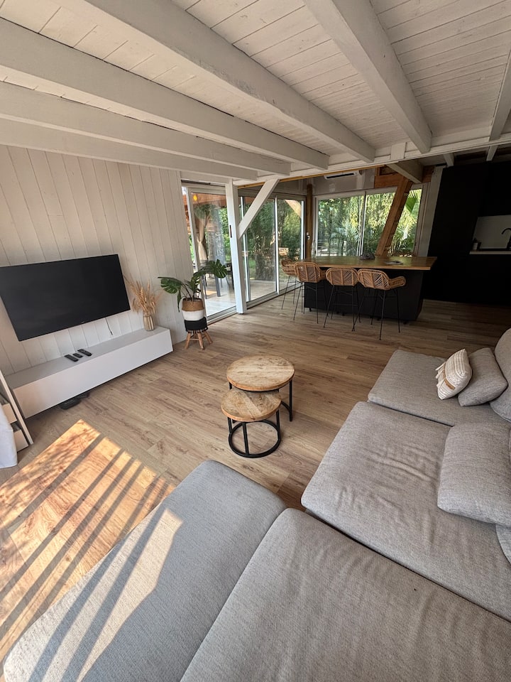 Agréable Châlet Avec Jacuzzi - Biganos