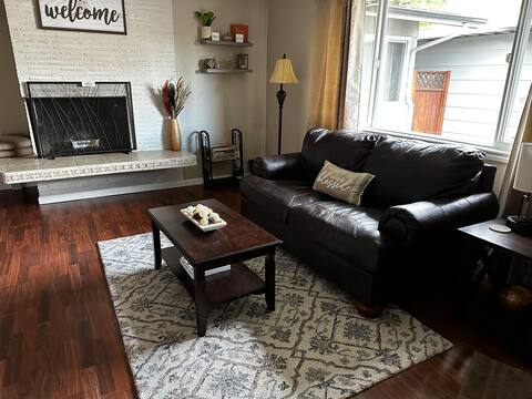 Charmer In The Heart of Gresham, Prime Location