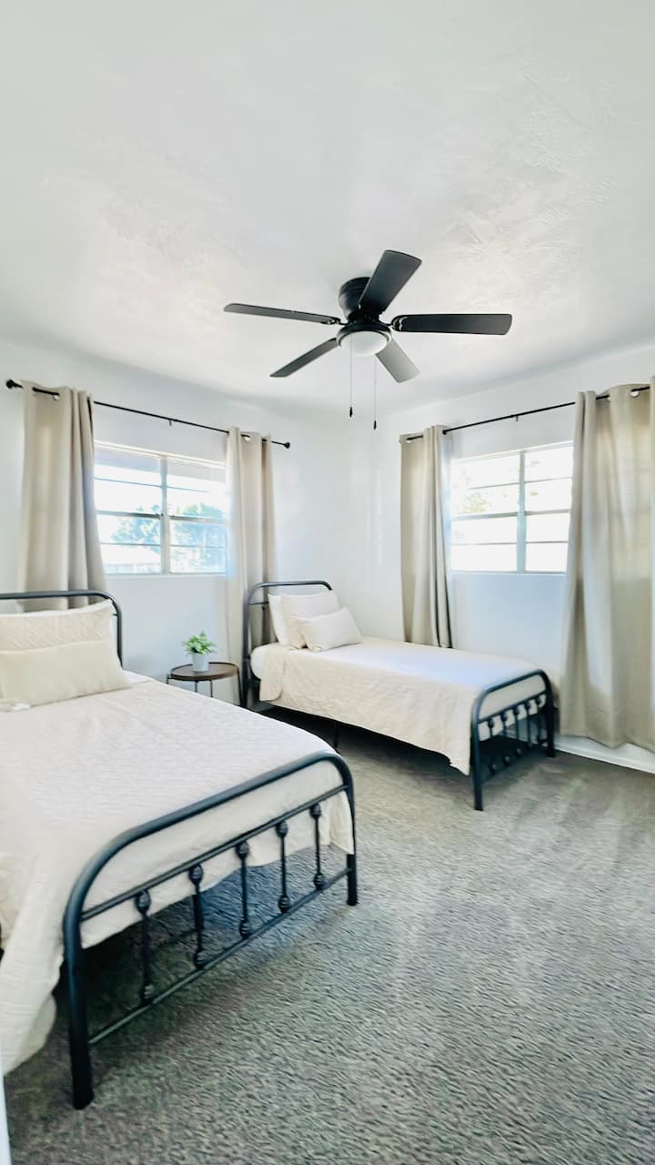 Centrally Located Family & Pet Friendly House. - Yuma, AZ