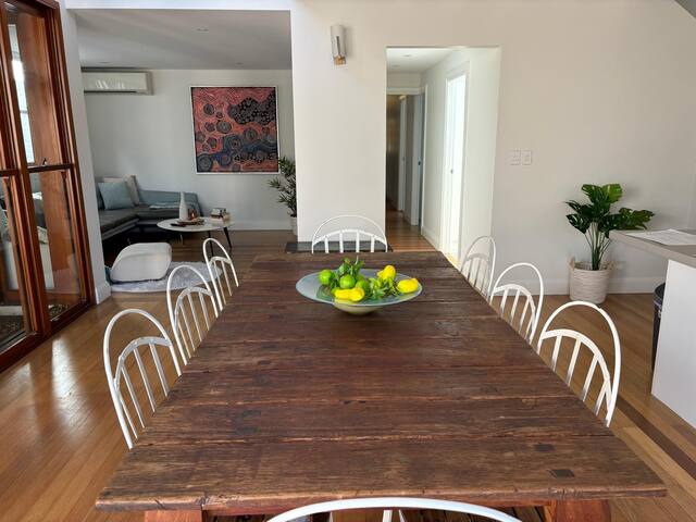 Light-filled 4 bedroom cottage gallery image 5