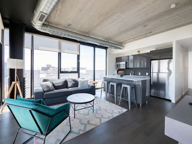 Contemporary 2BR | King Bed | Gym | Near Jets Game