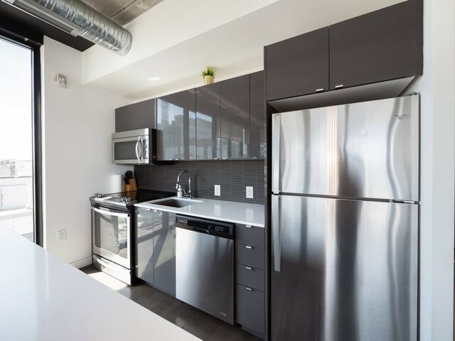 Contemporary 2BR | King Bed | Gym | Near Jets Game gallery image 5