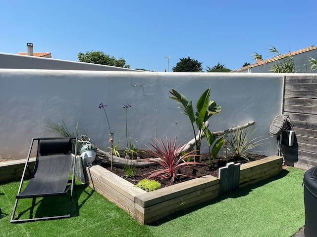 Entire home with 3 bedrooms in Saint Martin De Re - Maison avec Spa privé et jardin clos au bois plage