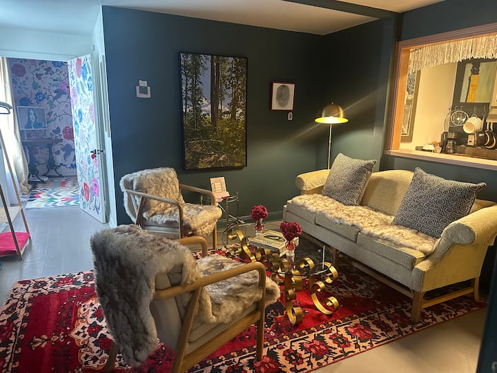 🌹Rose Room Apartment, West Salem Art Hotel - Winston-Salem, NC