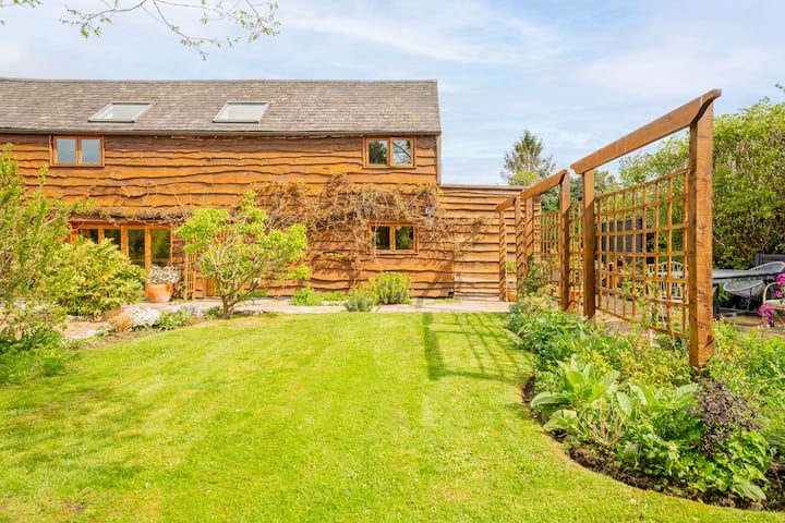 Historic, Elm Barn With Stylish En-suite Rooms - Warwickshire