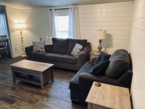 Renovated & private MH Sleeps 9!
