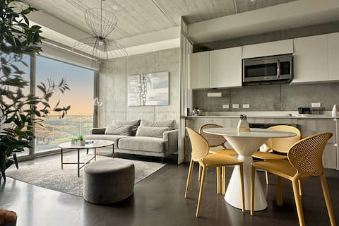 Industrial 2BR perfect location w/AC + sunset view