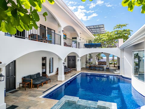 BEACH FRONT VILLA 11 Bedrooms Casa Playa Del Rey (House)