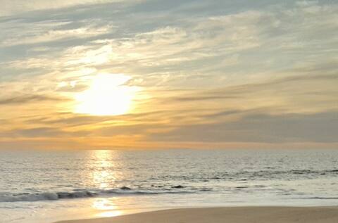 Cosy Oceanside retreat, walking distance to the beach, cafe and general store.