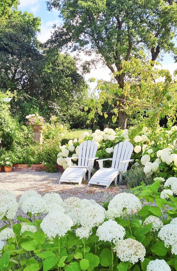 Charming guest house in lush garden in Åhus