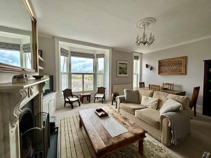 Stunning Flat, Sea Views, Secret Garden & Parking - Battle