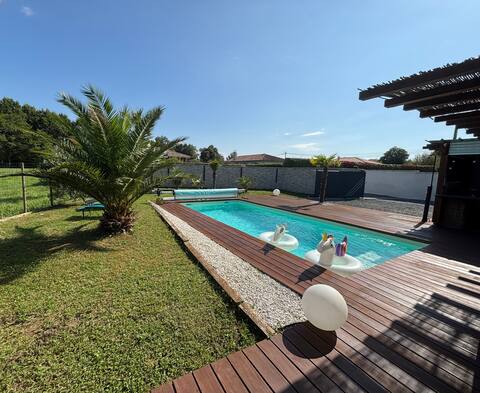 Villa with beautiful services, close to the ocean