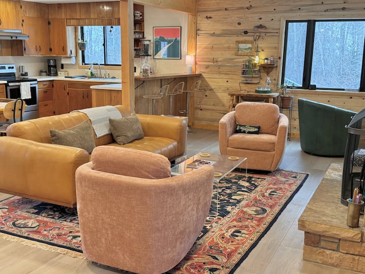 Newly Renovated
Ox Yoke Lodge
Riverfront 3/3 Cabin - Lake City, CO