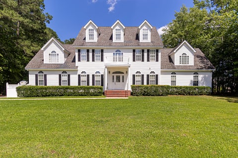 Spacious Home - 5 bedrooms & 3 full bathrooms.