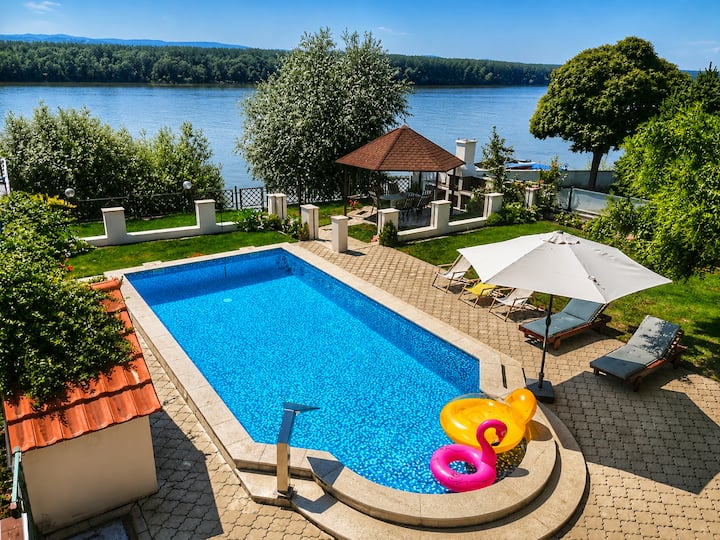 Stunning Danube Villa