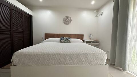 Modern, spacious and with a private garden